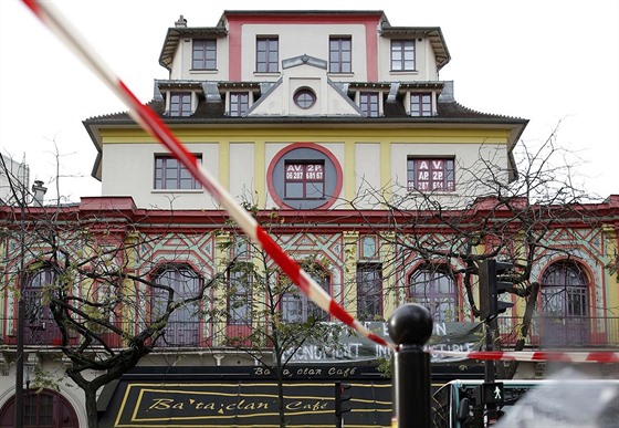 Pařížský klub Bataclan, kde teroristé povraždili 90 lidí (17. listopadu 2015)