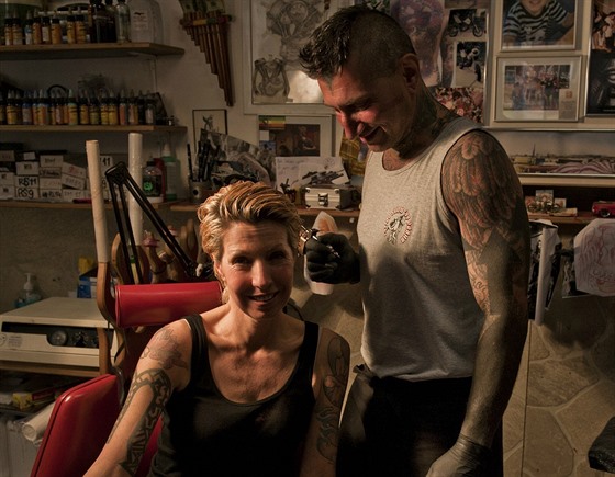 Marcela Bezinová si nadlila dárek k narozeninám - dalí tetování.