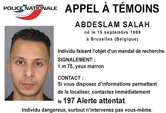 Policie varuje ped 26letým Abdeslamem Salahem, který je podezelý z páteních...