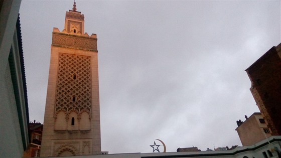 Velká mešita v pařížské Latinské čtvrti (17. listopadu 2015)