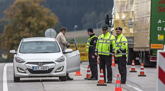 Policejní kontroly na českorakouském přechodu Dolní Dvořiště.