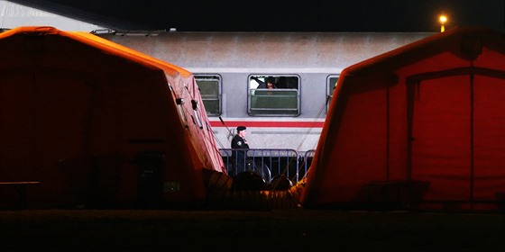 Slavonski Brod, uprchlický tábor (9. listopadu 2015).