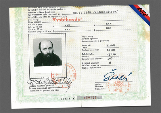 Cestovní pr�kaz toto�nost, který Franti�ku Maxerovi vystavil komunistický re�im.
