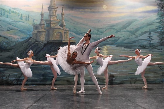 Royal Russian Ballet k nám veze Labutí jezero