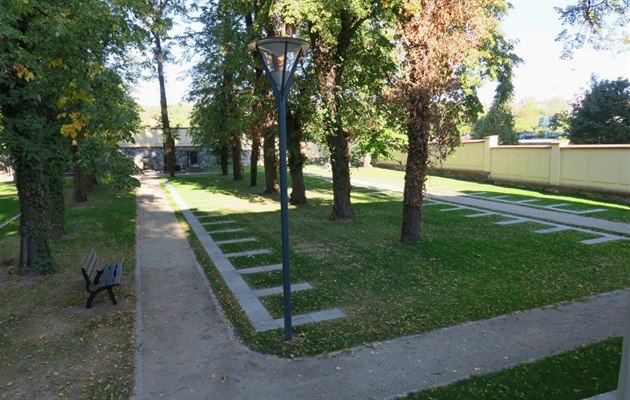Nově otevřený historický evangelický hřbitov ve Strašnicích.