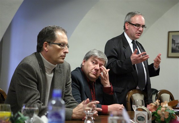 �editel Nemocnice Milosrdných brat�í v Brn�  Josef Drbal (vpravo) a...