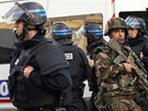 Francouzská policie zasahovala v okrajové tvrti Paíe Saint-Denis. (18....