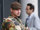 Belgití vojáci hlídkují ped budovou soudu v Bruselu, kde mají být vyslechnuti...