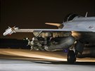 Francouzská letadla bombardují pozice IS v Rakká (17. listopadu 2015)