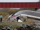 Záchranái prohledávají trosky testovacího rychlovlaku TGV, který vykolejil...