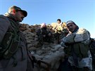 lenové kurdské milice pemerg se shromaují bhem vojenské ofenzivy, jejím...