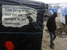 V Calais aktuáln ijí tisíce uprchlík, kteí se kadý den snaí v nákladních...