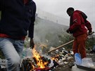 V Calais aktuáln ijí tisíce uprchlík, kteí se kadý den snaí v nákladních...