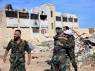 Vládní vojáci slaví bojové úspchy nedaleko Aleppa (11. listopadu)