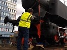 Ve Vsetín nakládali historickou lokomotivu