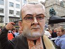 Sametové posvícení a bývalý ministr Miroslav Kalousek s máslem na hlav.