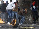Palestinci v Hebronu na Západním behu Jordánu demonstrují za vrácení tl...