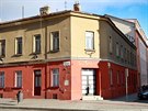 V tomto dom� na rohu �tef�nikovy a Hrn���sk� ve 30. letech minul�ho stolet�...
