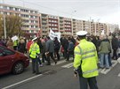 Na Ládví se konala demonstrace zdejších občanů kvůli novým autobusům...