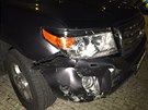 Na praských Hradanech se srazilo BMW s policejním vozem (17.11.2015).