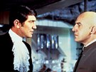 George Lazenby a Telly Savalas ve filmu V tajné slub Jejího Velienstva (1969)