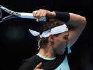 panlský tenista Rafael Nadal v duelu Turnaje mistr se Stanem Wawrinkou ze...