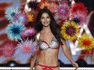 Modelka Lily Aldridge v podprsence Firework Fantasy Bra za 2 miliony dolar na...