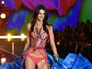 Modelka Kendall Jennerová na pehlídce Victoria's Secret Fashion Show (New...