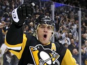 Jevgenij Malkin z Pittsburghu se raduje z glu.