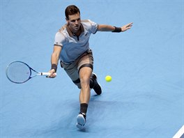 esk tenista Tom Berdych hraje proti Djokoviovi na Turnaji mistr.