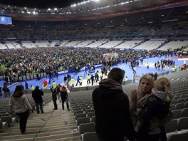 Centrem Paříže otřásly exploze, vyžádaly si několik desítek obětí, další...