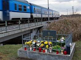 U Stéblové na Pardubicku zem�elo p�i �elezni�ním ne�t�stí 118 lidí. Lidé si...