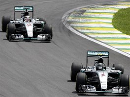Vedouc Nico Rosberg a Lewis Hamilton pi Velk cen Brazlie formule 1.