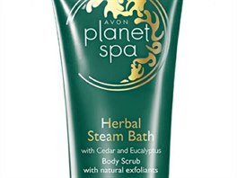 Zjemujc tlov peeling Herbal Steam Bath z ady Planet Spa s vtaky z cedru...