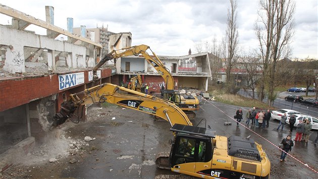 Demolice ruiny zimnho stadionu, kter hyzdila Teplice nkolik let, zaala 19. listopadu 2015.