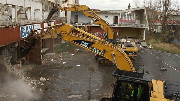 Demolice ruiny zimnho stadionu, kter hyzdila Teplice nkolik let, zaala 19. listopadu 2015.