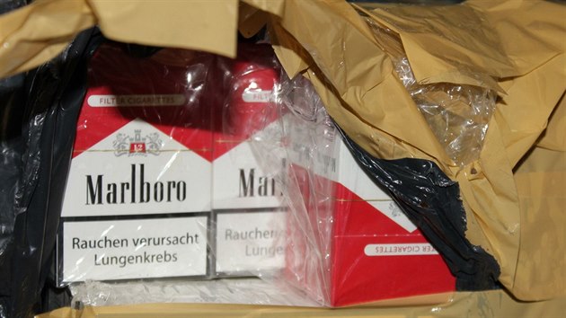 Karlovart celnci objevili pi prohldkch v Karlovch Varech a Nejdku neznaen cigarety a tabk.