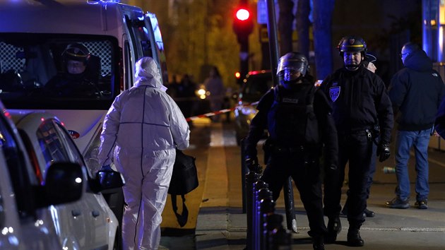 Centrem Paříže otřásly exploze, vyžádaly si několik desítek obětí, další desítky lidí byly zraněny. (13. listopadu 2015)