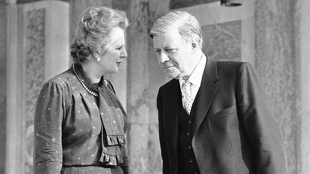 N�mecký kanclé� Helmut Schmidt p�i setkání s britskou premiérkou Margaret...