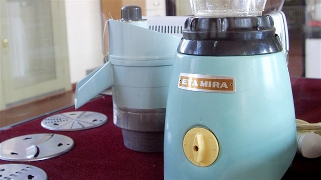 Elektrick mixr Eta Mira 011 z roku 1965 na vstav eskoslovenskho designu z let 1950 - 1980.