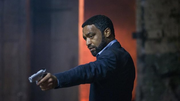 Chiwetel Ejiofor ve filmu Tajemstv jejich o