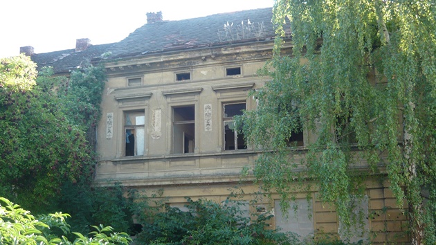 Osud domu je zatím dost nejasný  a jasno nebude pravdpodobn ani v blízké...