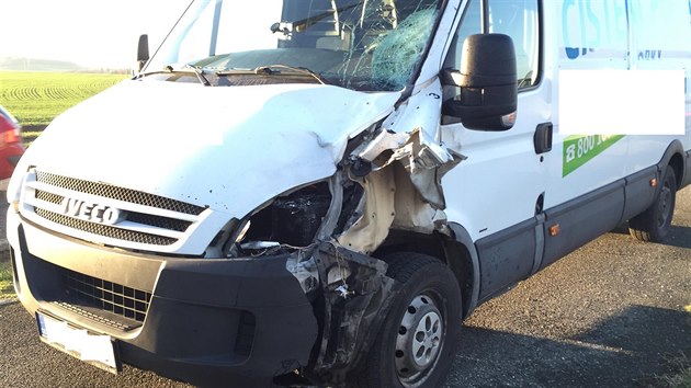 Na silnici R4 u Líšnic usmrtila dodávka chodce, který přebíhal vozovku (16. listopadu 2015).