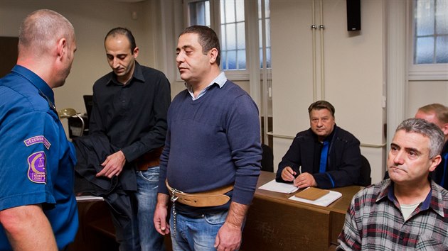 Hradeck soud e kauzu sofistikovan pstrny marihuany na Trutnovsku (18.11.2015).