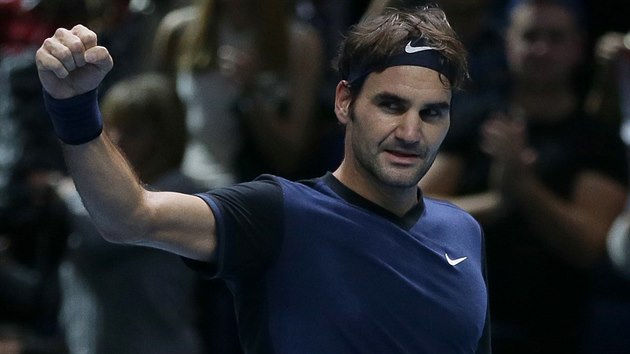 vcarsk tenista Roger Federer se raduje v zpase s Novakem Djokoviem ze Srbska.