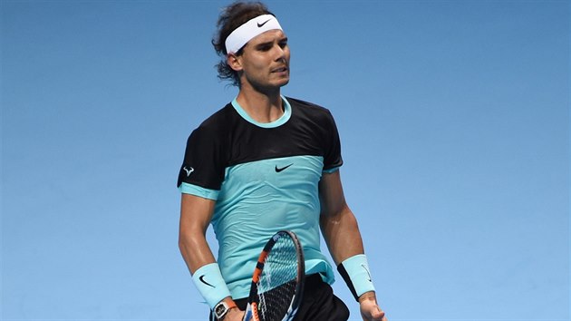 panlsk tenista Rafael Nadal v duelu Turnaje mistr s Andym Murrayem z Velk Britnie.
