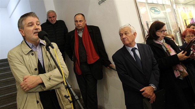 V brněnské Alfa pasáži začala výstava připomínající hrůzy z věznice.