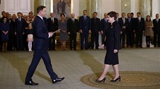 Polský prezident Andrej Duda povuje Beatu Szydlovou ze strany PiS sestavením...