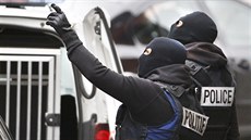 Zátah belgické policie v bruselské čtvrti Molenbeek (16. listopadu 2015)