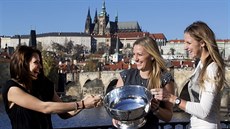 Karolína Plíková (vlevo) a Lucie afáová na vyhláení Sportovce roku.